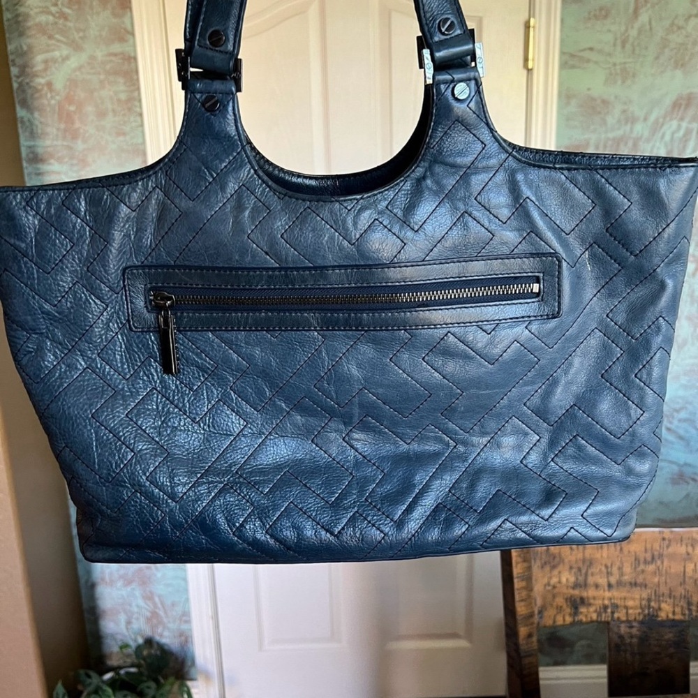 Vintage Tory Burch T logo Quilted Blue
Leather - Picture 4 of 11